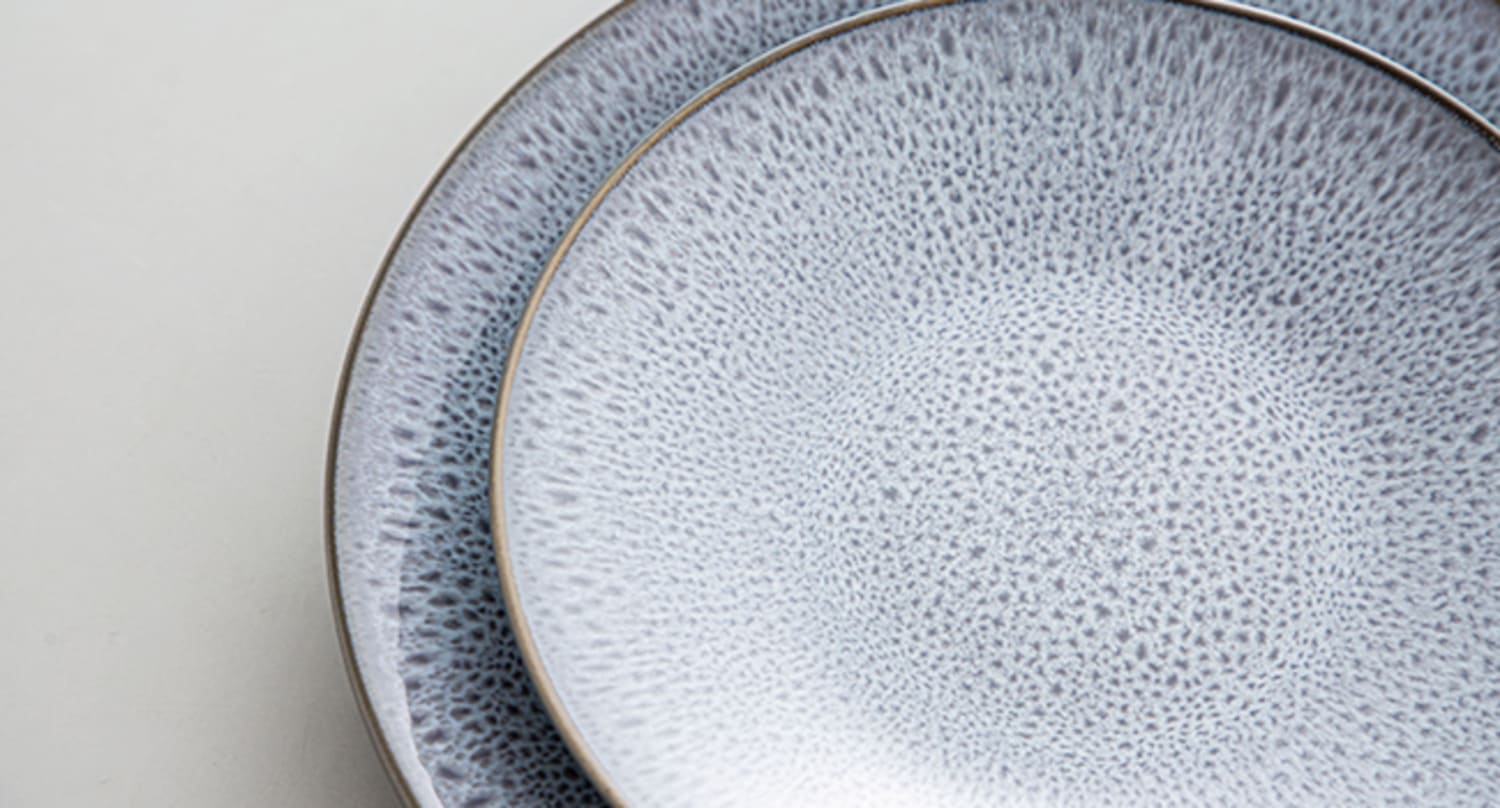 Elegance Kollektion Steingut Geschirrset in Grau, 16-, 32- und 48-teilig, edles Design mit handgefertigter Glasur für stilvolle Anlässe.