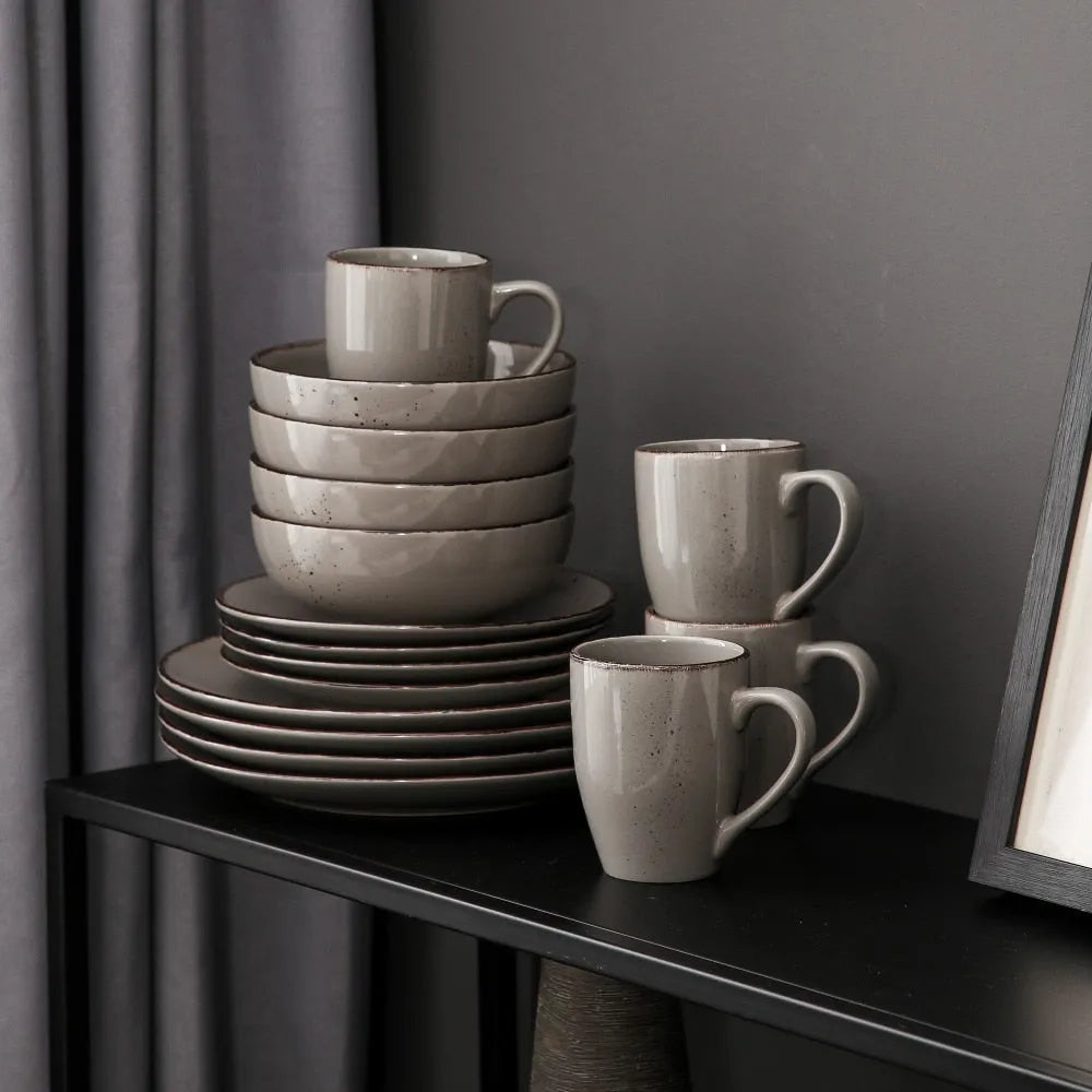 Retro Kollektion Steingut Geschirrset mit Vintage-Design, klassische Formen und handgefertigte Glasur für nostalgische Tischdekoration.